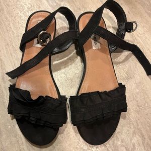 Steve Madden Ruffle flats